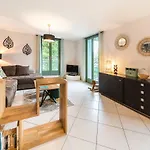 Annecy-pavillon * דיון