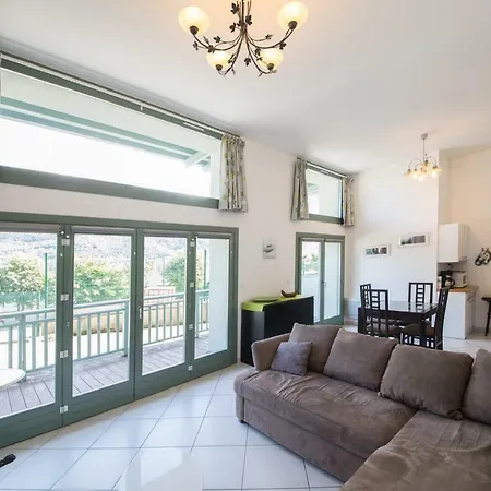 Annecy-pavillon דיון